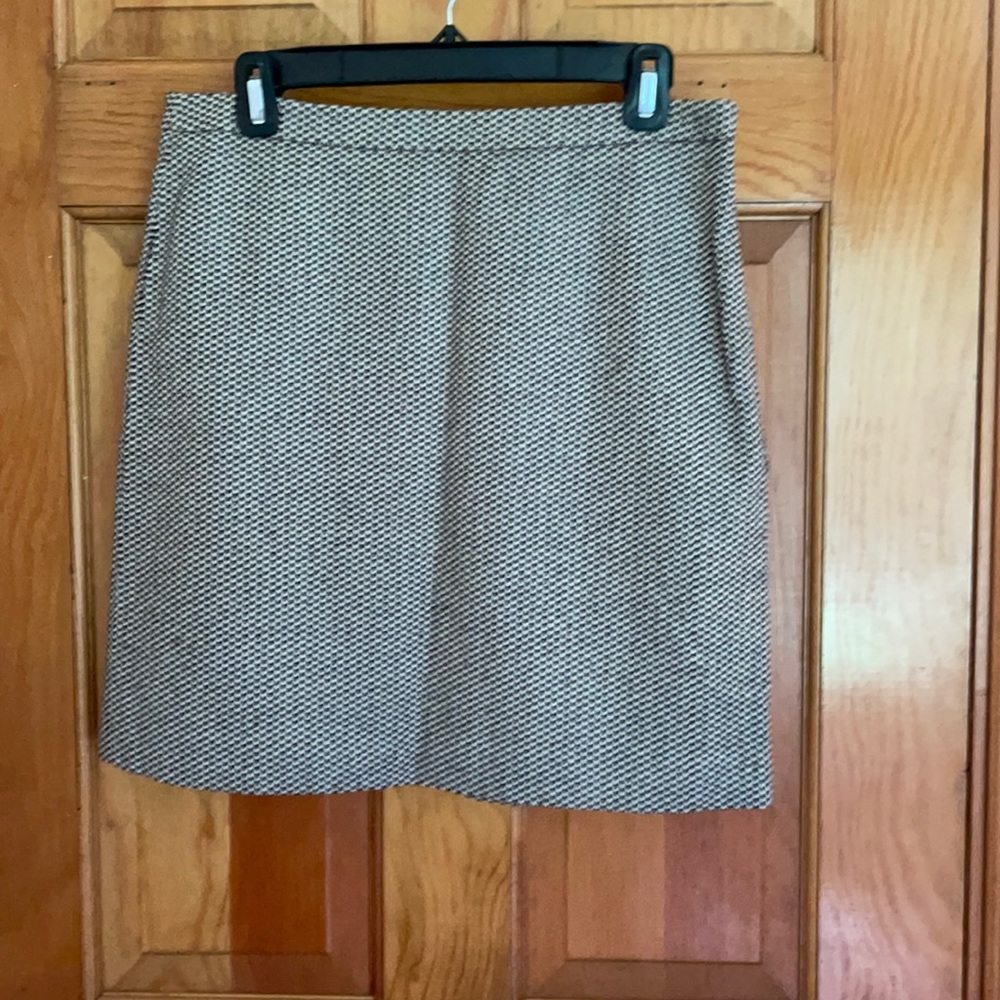 Loft ladies black and cream skirt.